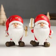 Сувенир полистоун «Дед Мороз в красн. колпаке с сердцем, с подарк. в руке»  5х8х10 см., 9498872